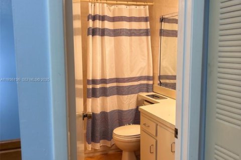 Townhouse in Hialeah, Florida 4 bedrooms, 159.79 sq.m. № 1994793 - photo 11