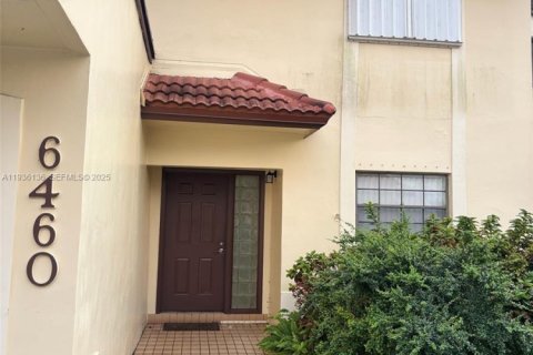 Townhouse in Hialeah, Florida 4 bedrooms, 159.79 sq.m. № 1994793 - photo 6