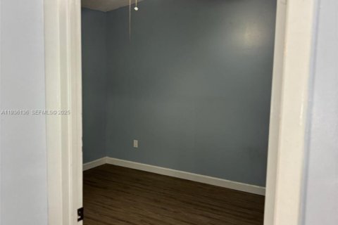 Townhouse in Hialeah, Florida 4 bedrooms, 159.79 sq.m. № 1994793 - photo 9