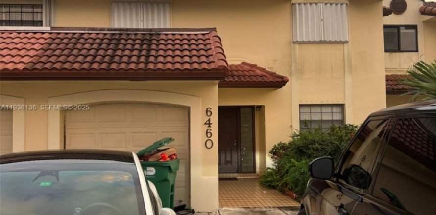 Townhouse in Hialeah, Florida 4 bedrooms, 159.79 sq.m. № 1994793
