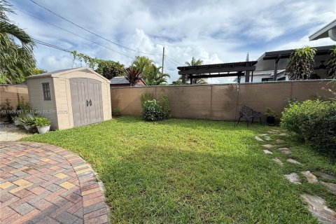 Villa ou maison à vendre à Miami, Floride: 3 chambres, 139.17 m2 № 1966239 - photo 16