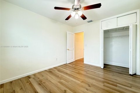 Villa ou maison à vendre à Miami, Floride: 3 chambres, 139.17 m2 № 1966239 - photo 10