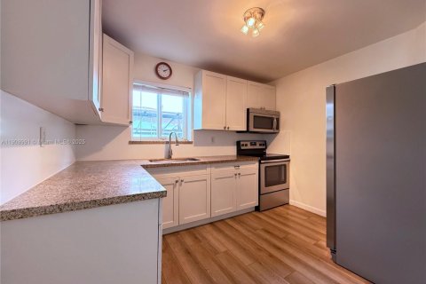 Villa ou maison à vendre à Miami, Floride: 3 chambres, 139.17 m2 № 1966239 - photo 5