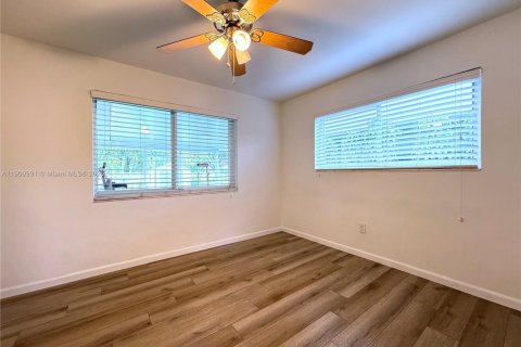 Villa ou maison à vendre à Miami, Floride: 3 chambres, 139.17 m2 № 1966239 - photo 13