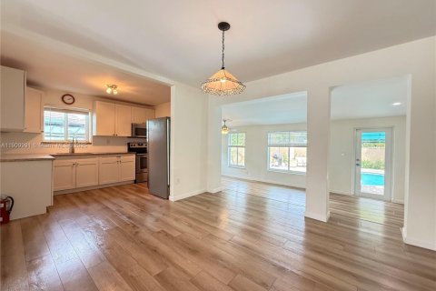 Villa ou maison à vendre à Miami, Floride: 3 chambres, 139.17 m2 № 1966239 - photo 4