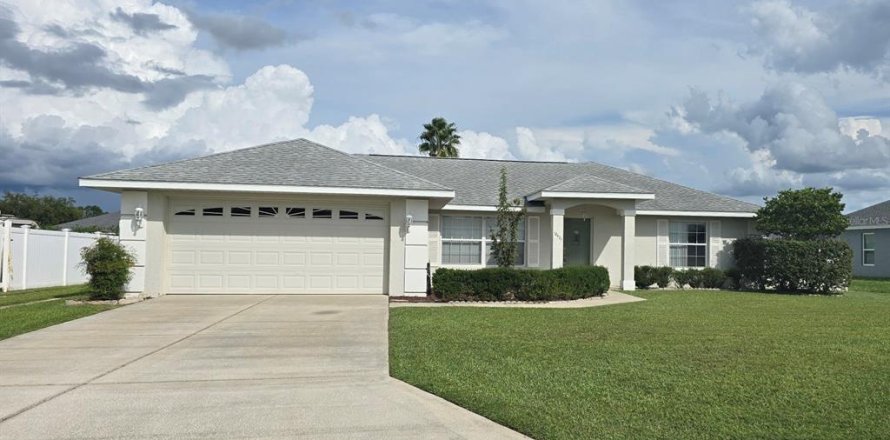 House in Belleview, Florida 4 bedrooms, 182.92 sq.m. № 2393511