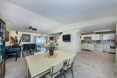 Villa ou maison à vendre à Largo, Floride: 5 chambres, 229.19 m2 № 2149864 - photo 3