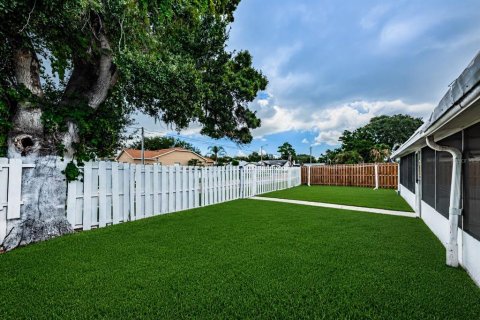 Villa ou maison à vendre à Largo, Floride: 5 chambres, 229.19 m2 № 2149864 - photo 5