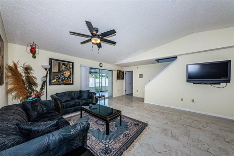 Villa ou maison à vendre à Largo, Floride: 5 chambres, 229.19 m2 № 2149864 - photo 12