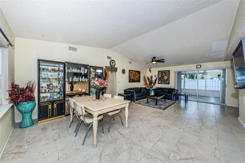 Villa ou maison à vendre à Largo, Floride: 5 chambres, 229.19 m2 № 2149864 - photo 8