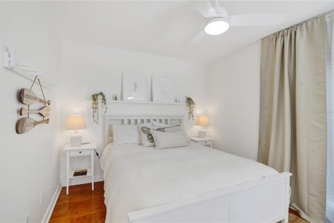 Condo in Saint Pete Beach, Florida, 1 bedroom № 2236885 - photo 19