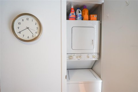 Condo in Saint Pete Beach, Florida, 1 bedroom № 2236885 - photo 23