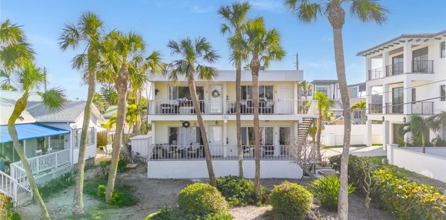 Condo in Saint Pete Beach, Florida, 1 bedroom № 2236885