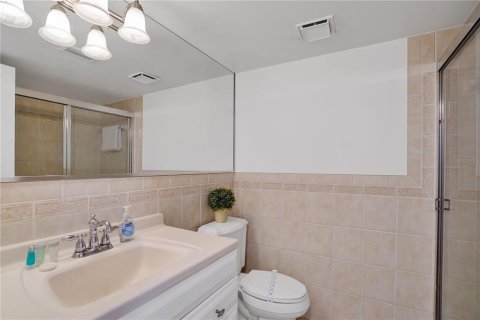 Condo in Saint Pete Beach, Florida, 1 bedroom № 2236885 - photo 24