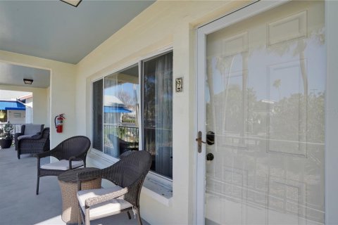Condo in Saint Pete Beach, Florida, 1 bedroom № 2236885 - photo 27