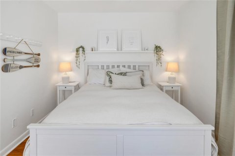Condo in Saint Pete Beach, Florida, 1 bedroom № 2236885 - photo 20