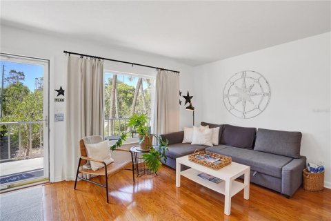 Condo in Saint Pete Beach, Florida, 1 bedroom № 2236885 - photo 11