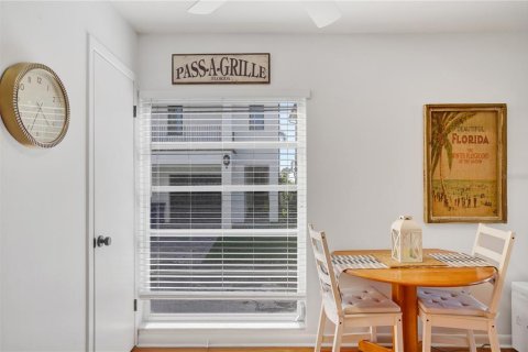 Condo in Saint Pete Beach, Florida, 1 bedroom № 2236885 - photo 15
