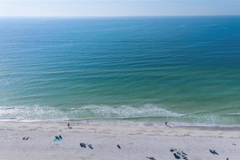 Condo in Saint Pete Beach, Florida, 1 bedroom № 2236885 - photo 30