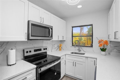 Villa ou maison à vendre à Redington Shores, Floride: 3 chambres, 101.82 m2 № 2403161 - photo 8
