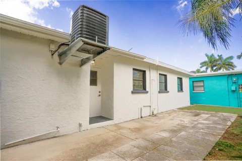 Villa ou maison à vendre à Redington Shores, Floride: 3 chambres, 101.82 m2 № 2403161 - photo 3