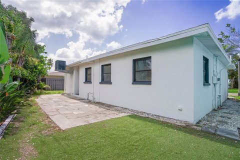 Villa ou maison à vendre à Redington Shores, Floride: 3 chambres, 101.82 m2 № 2403161 - photo 2