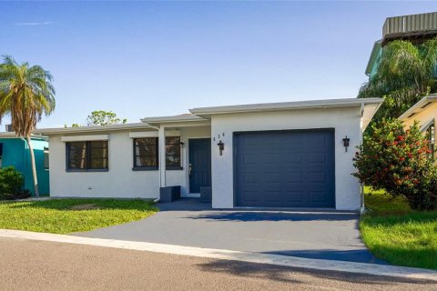 Villa ou maison à Redington Shores, Floride 3 chambres, 101.82 m2 № 2403161
