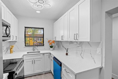 Villa ou maison à vendre à Redington Shores, Floride: 3 chambres, 101.82 m2 № 2403161 - photo 7