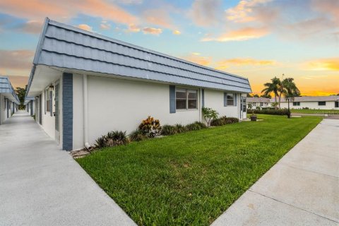 Condo in Sun City Center, Florida, 1 bedroom  № 2234179 - photo 29