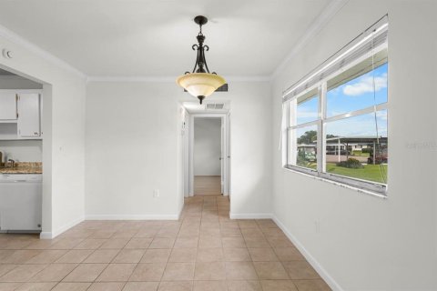 Condo in Sun City Center, Florida, 1 bedroom  № 2234179 - photo 9
