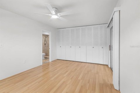 Condo in Sun City Center, Florida, 1 bedroom  № 2234179 - photo 16