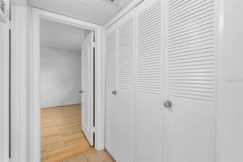 Condo in Sun City Center, Florida, 1 bedroom  № 2234179 - photo 14
