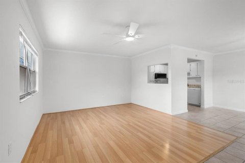 Condo in Sun City Center, Florida, 1 bedroom  № 2234179 - photo 5