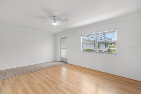Condo in Sun City Center, Florida, 1 bedroom  № 2234179 - photo 7