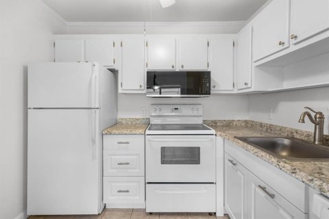 Condo in Sun City Center, Florida, 1 bedroom  № 2234179 - photo 11