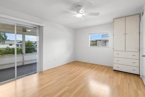 Condo in Sun City Center, Florida, 1 bedroom  № 2234179 - photo 19