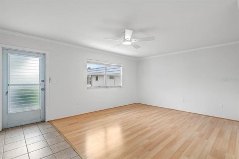 Condo in Sun City Center, Florida, 1 bedroom  № 2234179 - photo 6