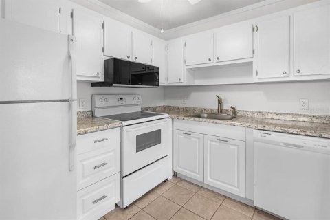 Condo in Sun City Center, Florida, 1 bedroom  № 2234179 - photo 13