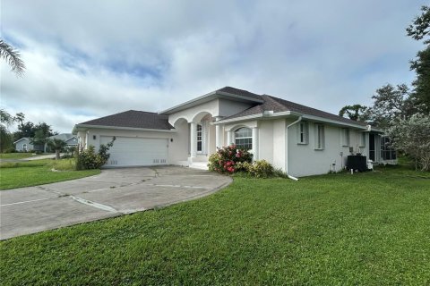 Villa ou maison à louer à Rotonda, Floride: 3 chambres, 206.71 m2 № 1905857 - photo 2