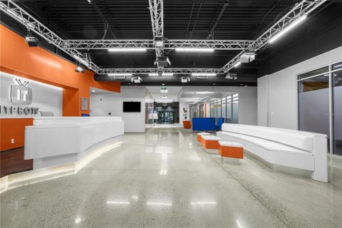 Commercial property in Gainesville, Florida 2590.67 sq.m. № 2130527 - photo 2