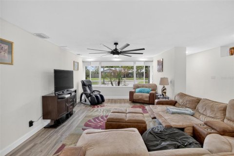 Villa ou maison à vendre à Plant City, Floride: 5 chambres, 346.25 m2 № 2141324 - photo 4