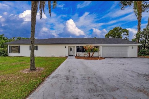 House in Plant City, Florida 5 bedrooms, 346.25 sq.m. № 2141324