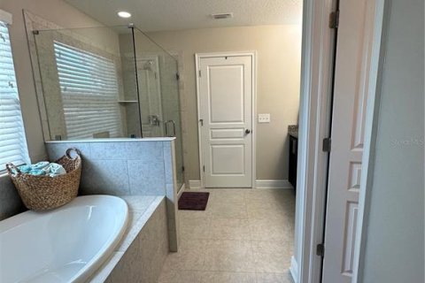 House in Tampa, Florida 4 bedrooms, 199.18 sq.m. № 2237940 - photo 7
