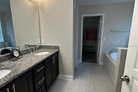 House in Tampa, Florida 4 bedrooms, 199.18 sq.m. № 2237940 - photo 9