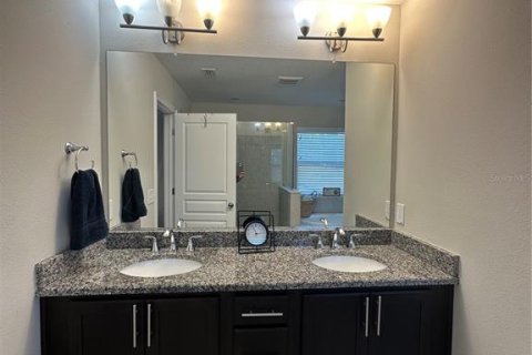 House in Tampa, Florida 4 bedrooms, 199.18 sq.m. № 2237940 - photo 8