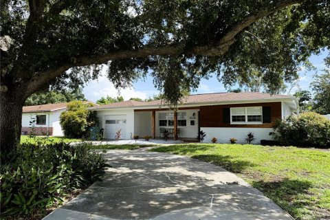 Villa ou maison à Saint Petersburg, Floride 3 chambres, 163.69 m2 № 2350049