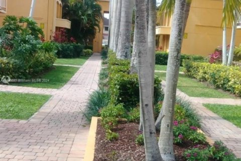 Condo in Hialeah, Florida, 2 bedrooms  № 1787259 - photo 2