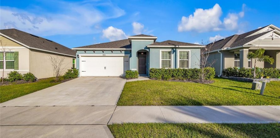 House in Okahumpka, Florida 3 bedrooms, 150.22 sq.m. № 1507919