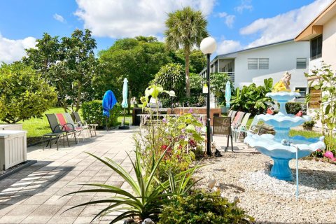 Condo in West Palm Beach, Florida, 2 bedrooms  № 777843 - photo 1