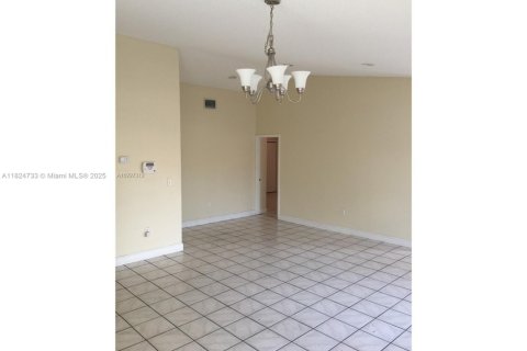 House in Homestead, Florida 4 bedrooms, 147.34 sq.m. № 1790229 - photo 5